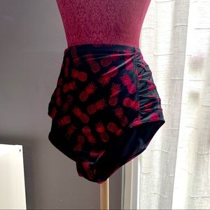 TORRID BLK/PNK PINEAPPLE HIGH WAIST BOTTOM -Size 2